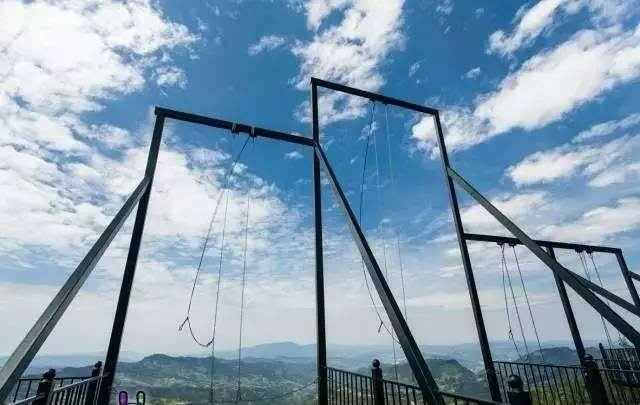 驚險刺激的懸崖秋千你敢挑戰(zhàn)嗎？